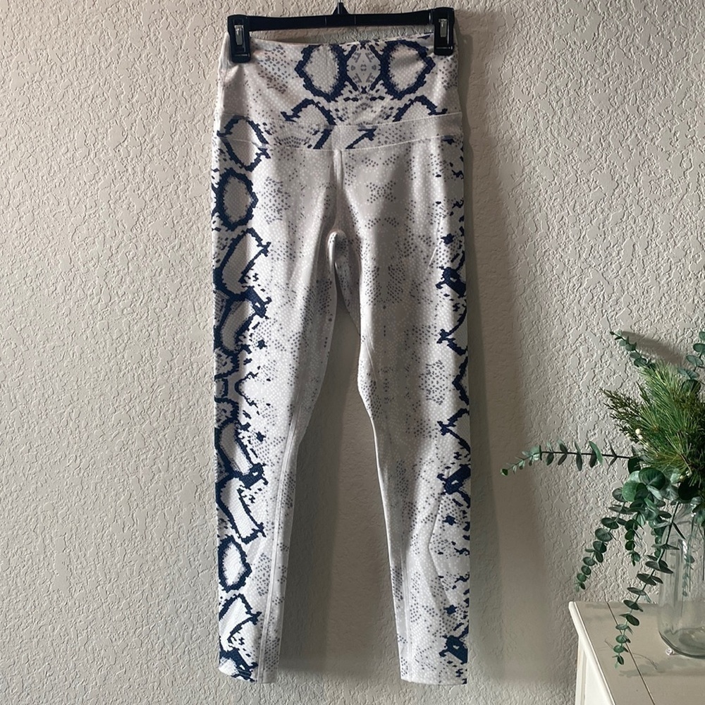 𝅺la Society Snake Print Leggings